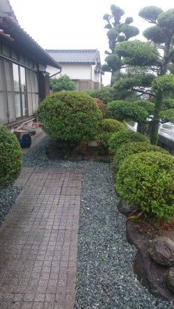 防草シート後、砂利引き