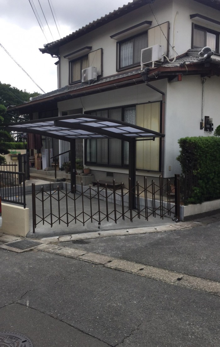 カーポートも門を付けて完成です❗️❗️